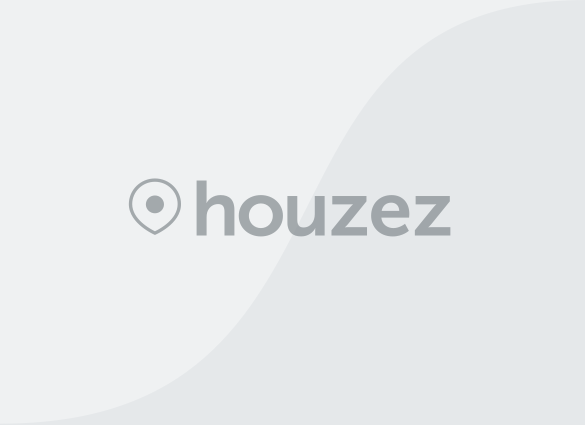 בגורדון דקה מהים 82 מ”ר נטו לשיפוץ,תקרות גבוהות שקטה ומוארת