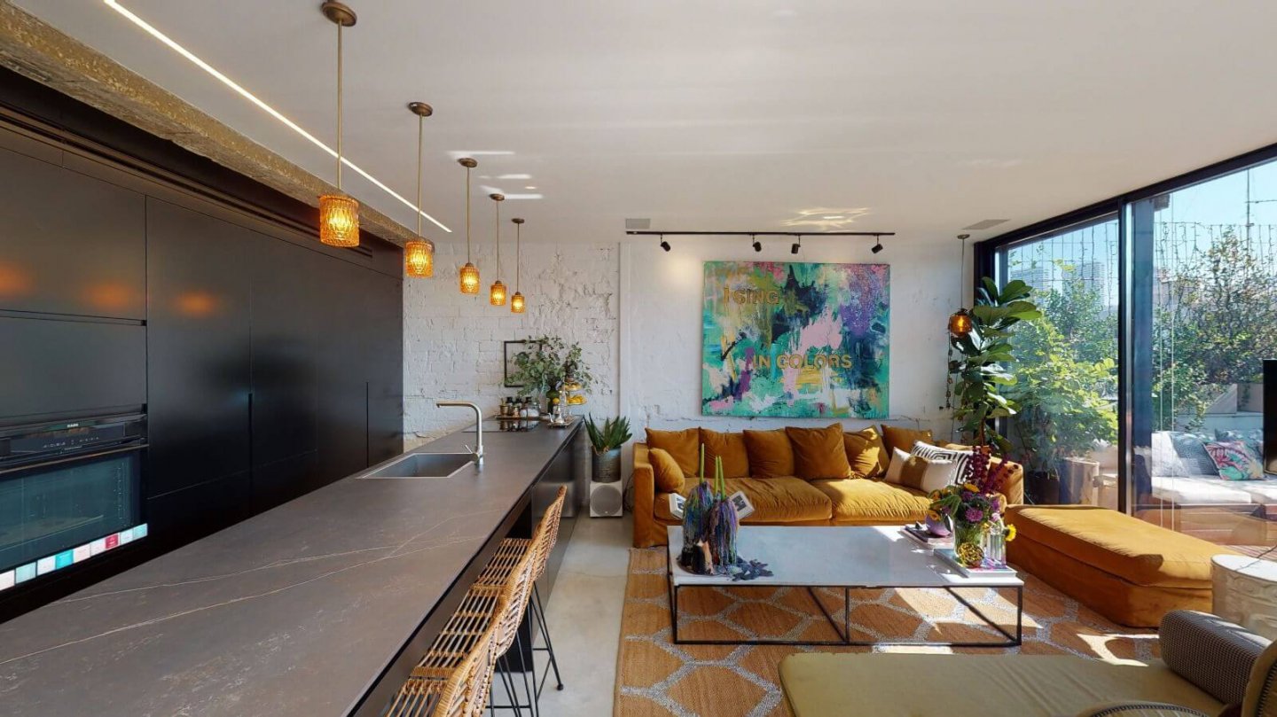 למכירה פנטהאוז מעוצב דקת הליכה מהבימה ודיזינגוף סנטר