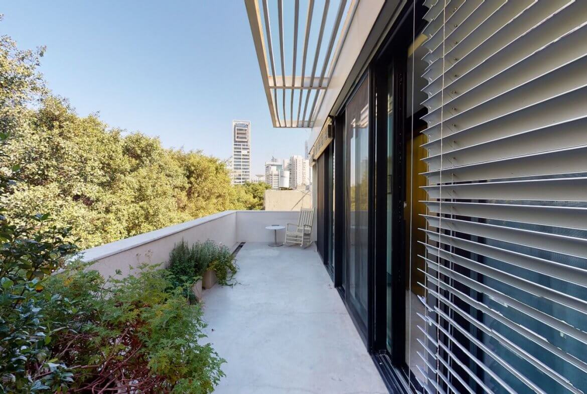 למכירה פנטהאוז מעוצב דקת הליכה מהבימה ודיזינגוף סנטר